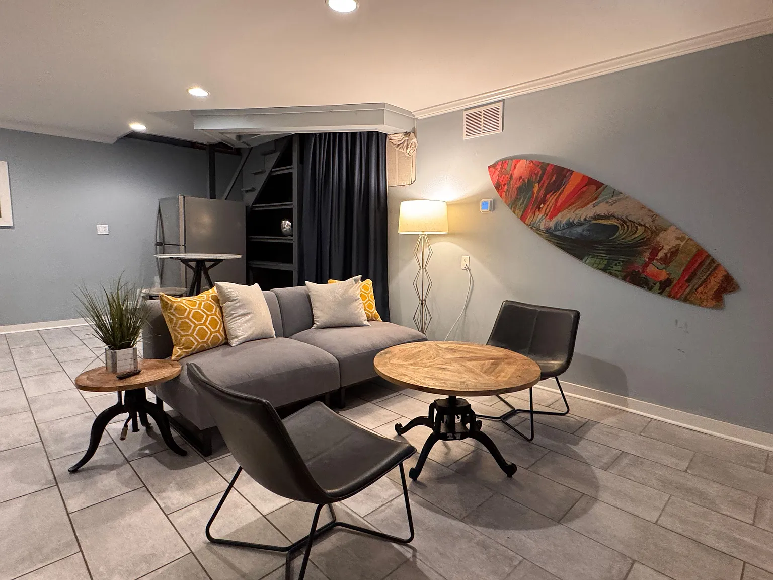 3 bed, 1.0 bath, 800 sqft, $1,139 — Photo 2
