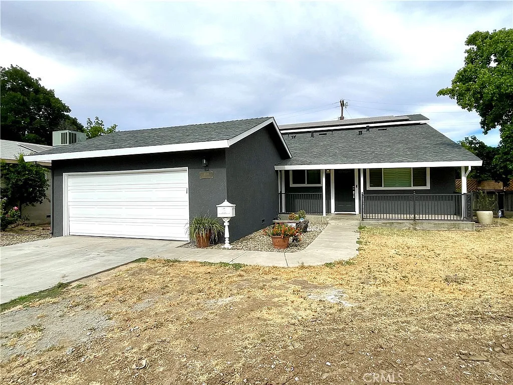 3008 Aspen St photo 1