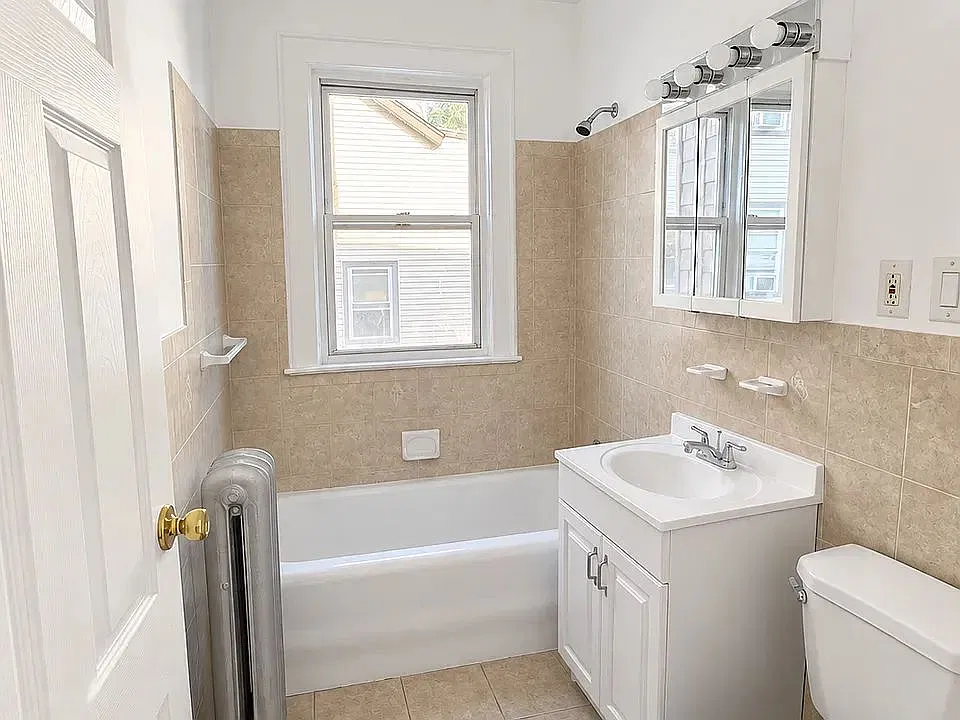 4 bed, $2,395 — Photo 4