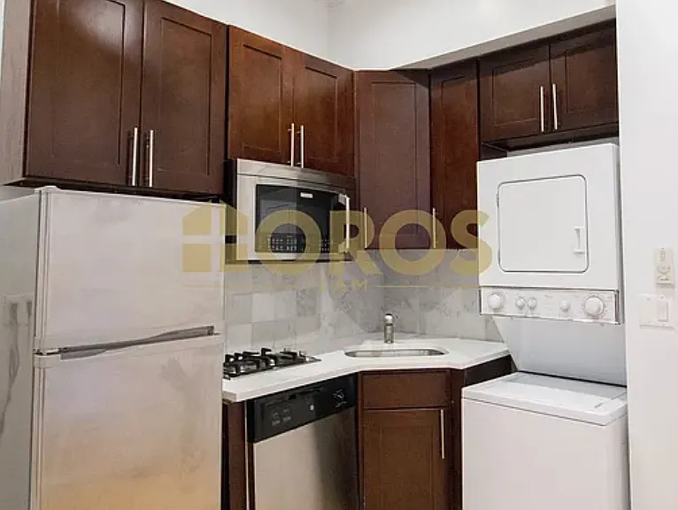 533 E 5th St #1RW — Photo 3
