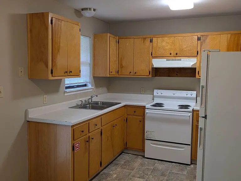 2555 Chateau Ln — Photo 6