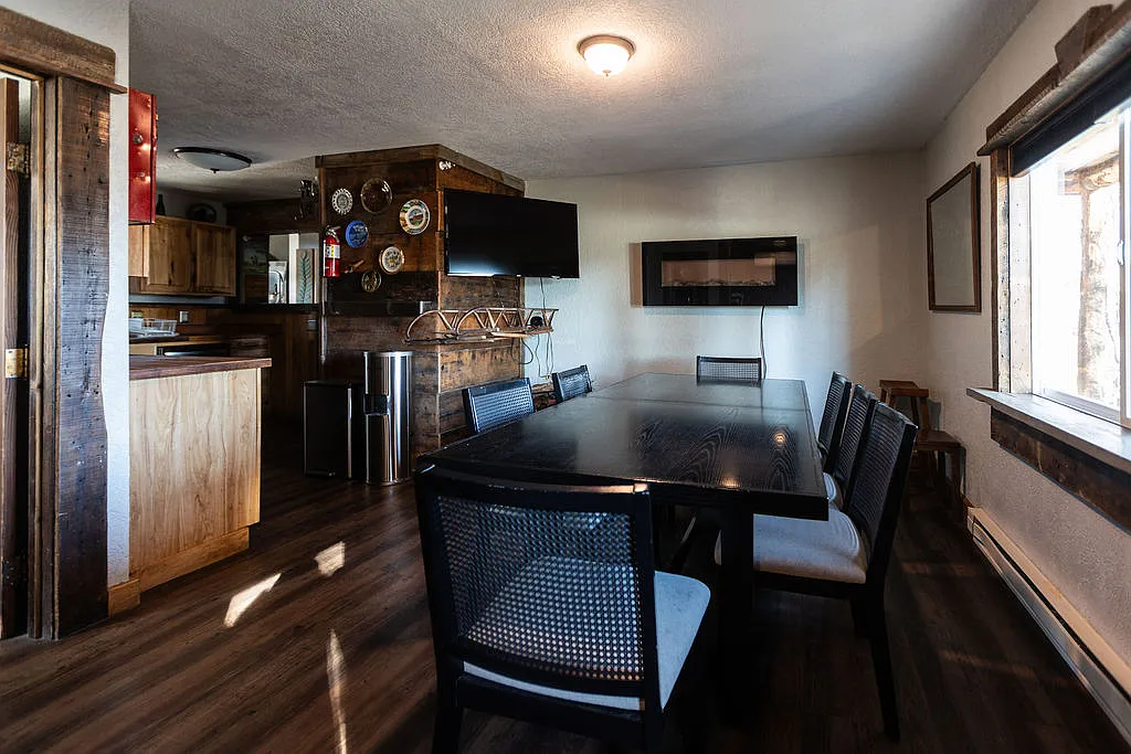 Airbnb - Montana History House - 201 North Weaver Street - Airbnb — Photo 2