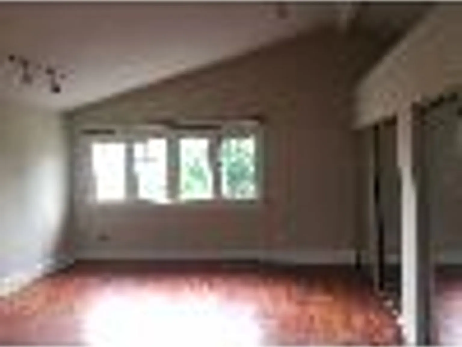 One of a kind, spacious upstairs duplex in Uptown Whittier. No Pets. — Photo 4