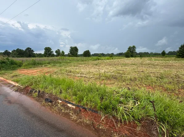 1140 Makayla Ln, Wedgefield, SC 29168