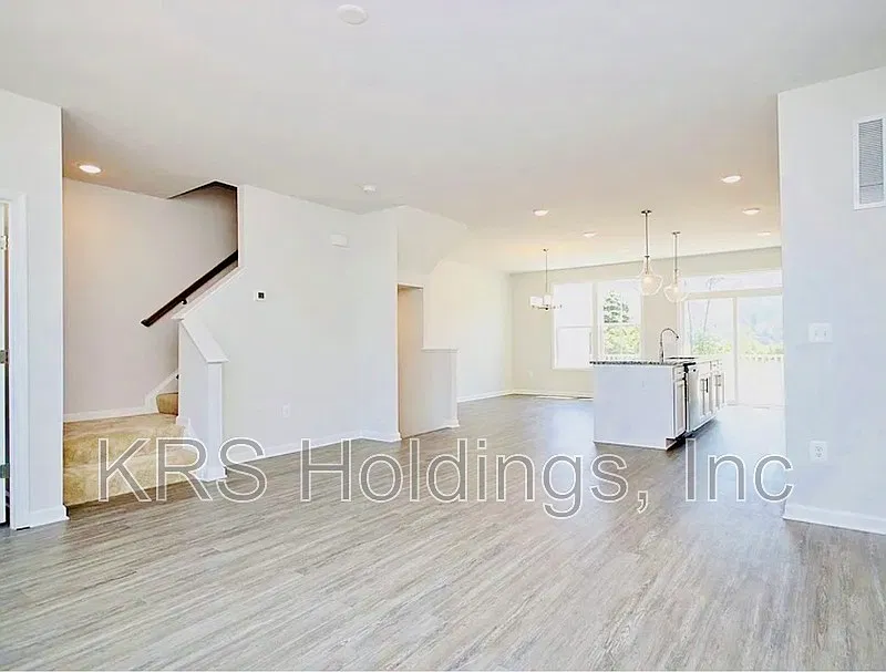 4 bed, 3.5 bath, 2077 sqft, $2,895 — Photo 3