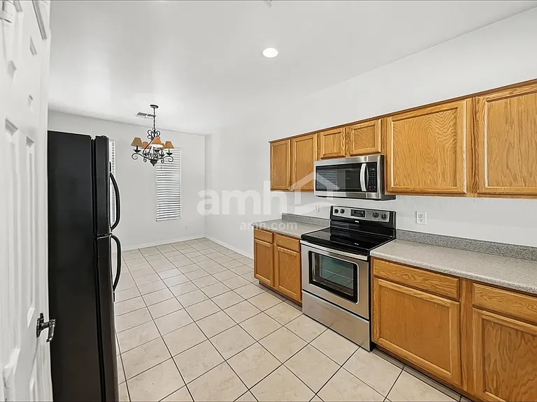 3464 E Packard Dr — Photo 3