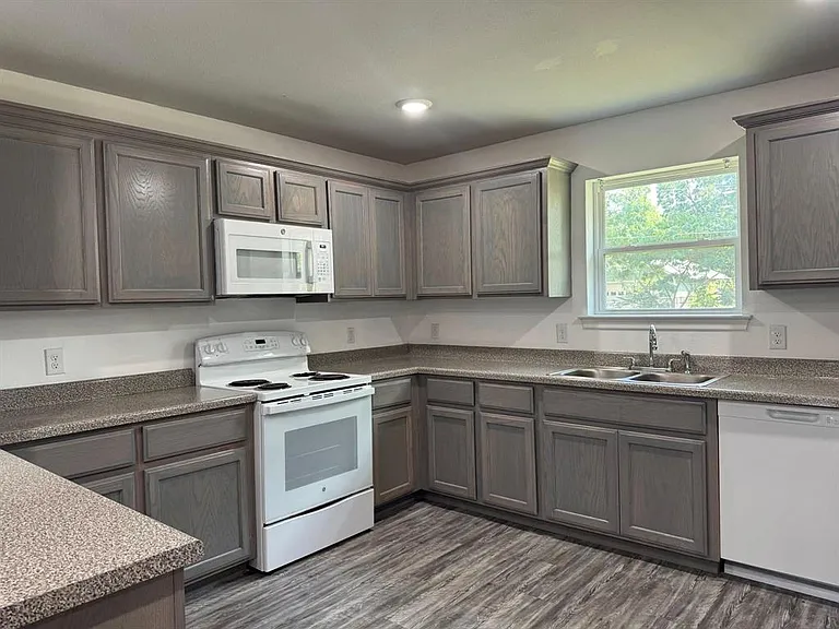 800 Sycamore St #101 — Photo 2