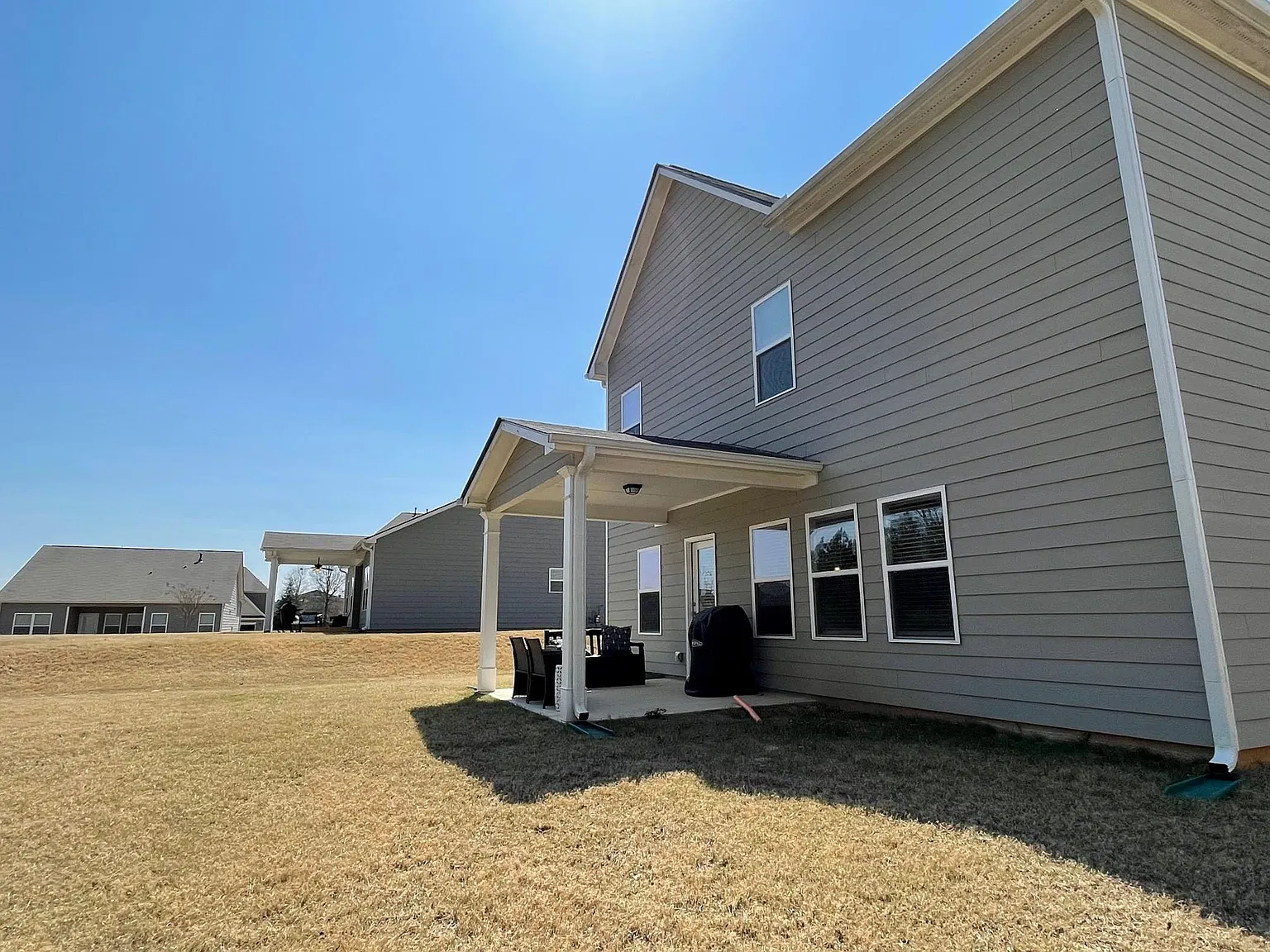 4 bed, 2.5 bath, 2508 sqft, $2,650 — Photo 2