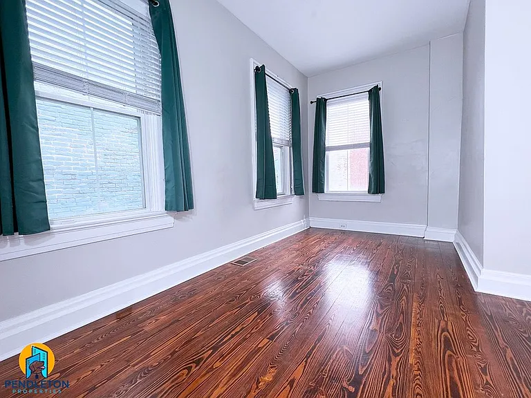 521 E 13th St #3 — Photo 8