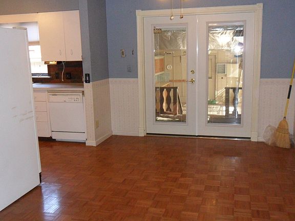 4th image of 1634 N Maxwell Ave