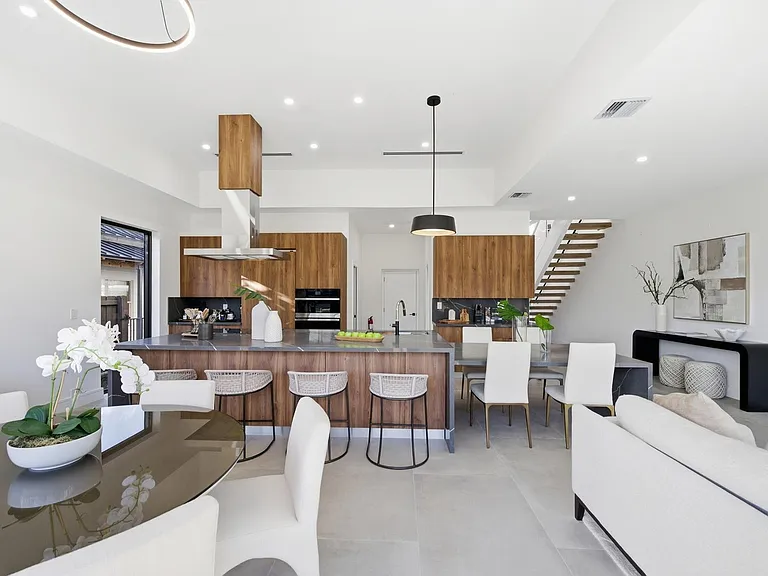 1308 Avocado Isle — Photo 1
