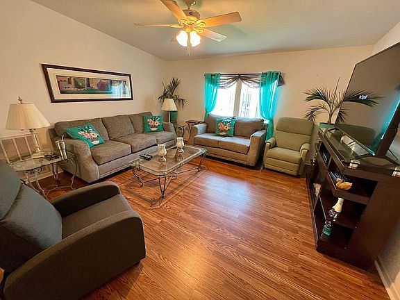 5th image of 1726 Douglas Ave #116