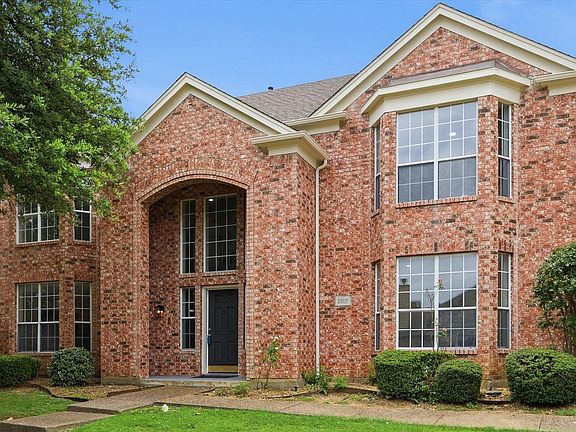 2nd image of 2209 Everglade Ct