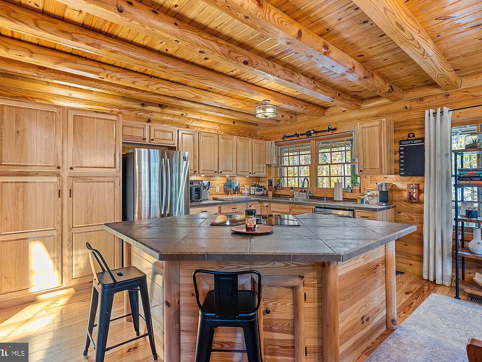 17 Fox Run Forest Ln, Beaverdam, VA 23015 Zillow