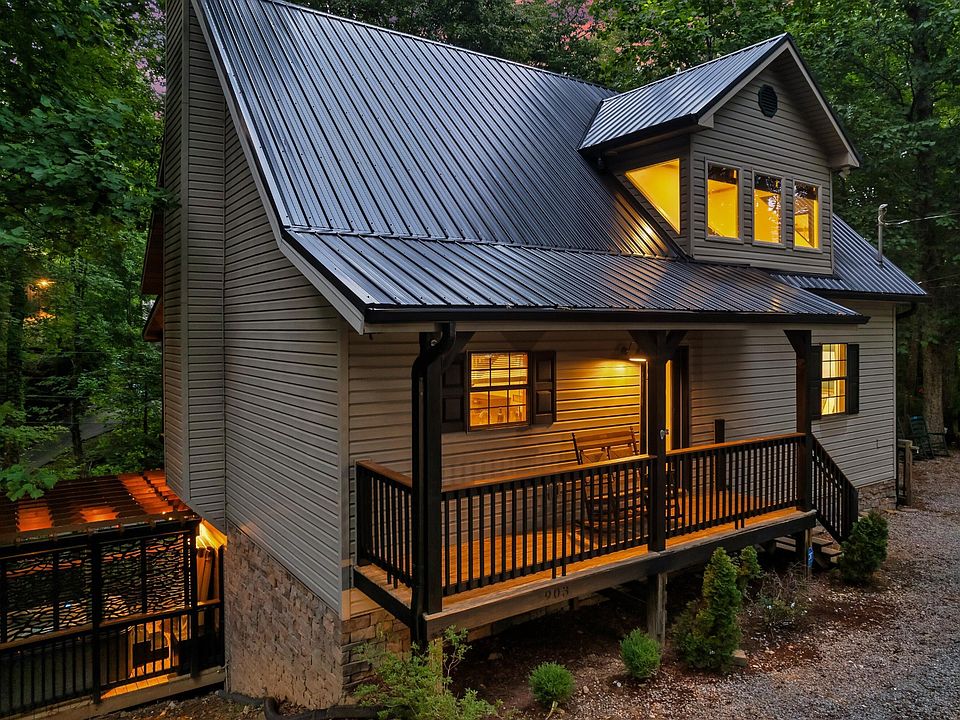1st image of 903 Cove Ln