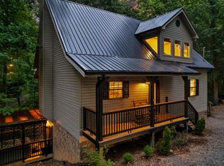 903 Cove Ln, Gatlinburg, TN 37738