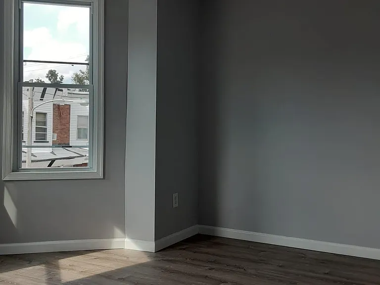 574 E Herman St — Photo 23