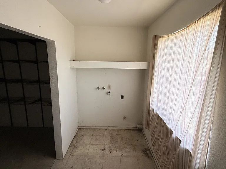 100 N Mathew St — Photo 13