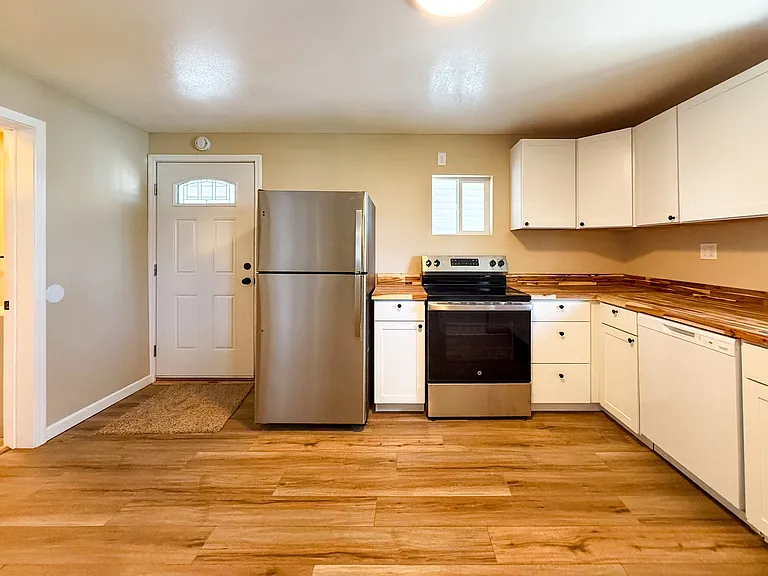 501 W 2nd Ave — Photo 4