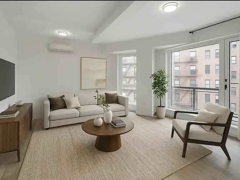 2735 E 13th St #3C — Photo 2