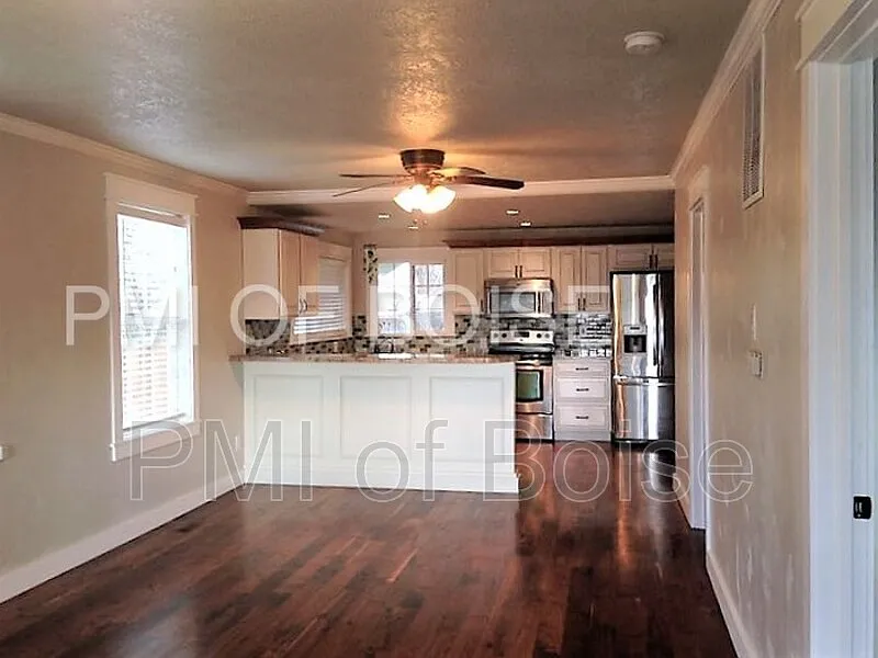 2 bed, 1.0 bath, 1144 sqft, $1,745 — Photo 2