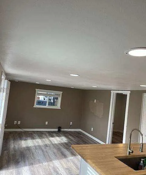 1209 E North Ave — Photo 11