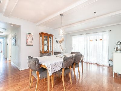 dining room w/ lg pantry