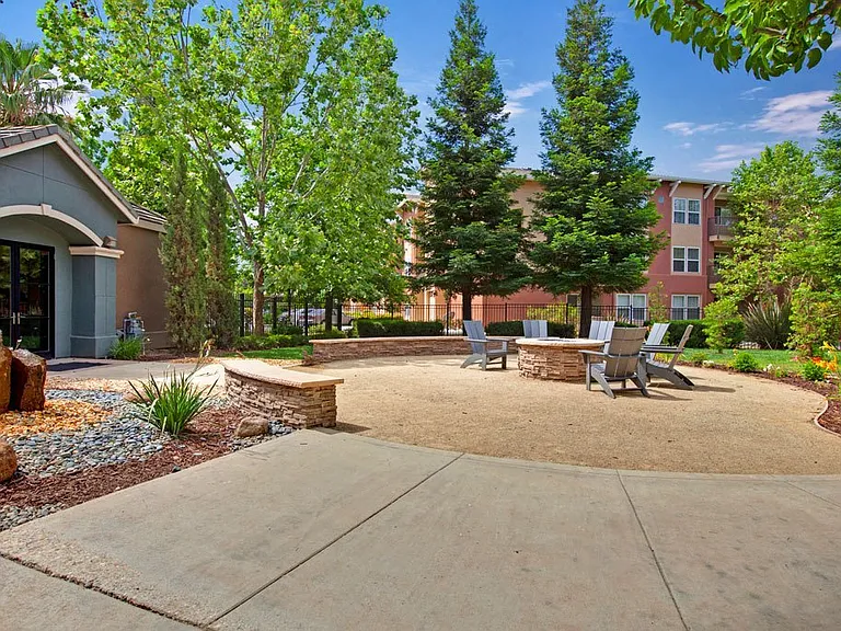 Broadleaf Apartments — Photo 95