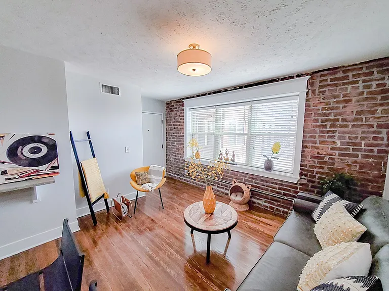 628 Park Ave — Photo 3