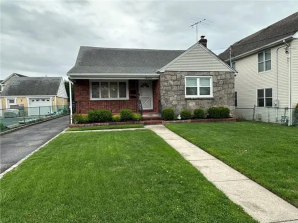 12 Smith St, Glen Cove, NY