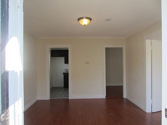 4th image of 240 E 55th St