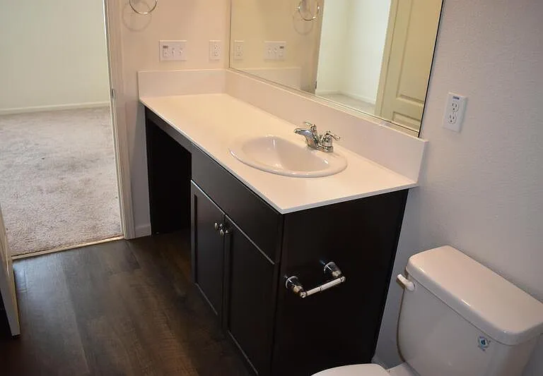 686 Phelps Dr — Photo 16