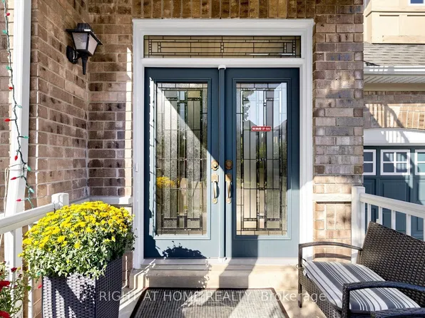 40 Chateau Dr, Vaughan, ON L4H 3A1