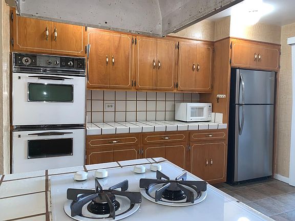 5th image of 642 Commercial Ave