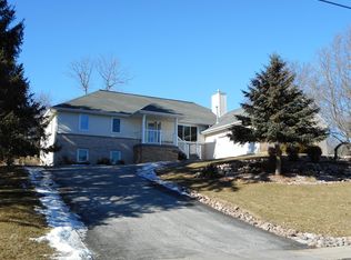 900 Lincoln Ave, Stoughton, WI 53589