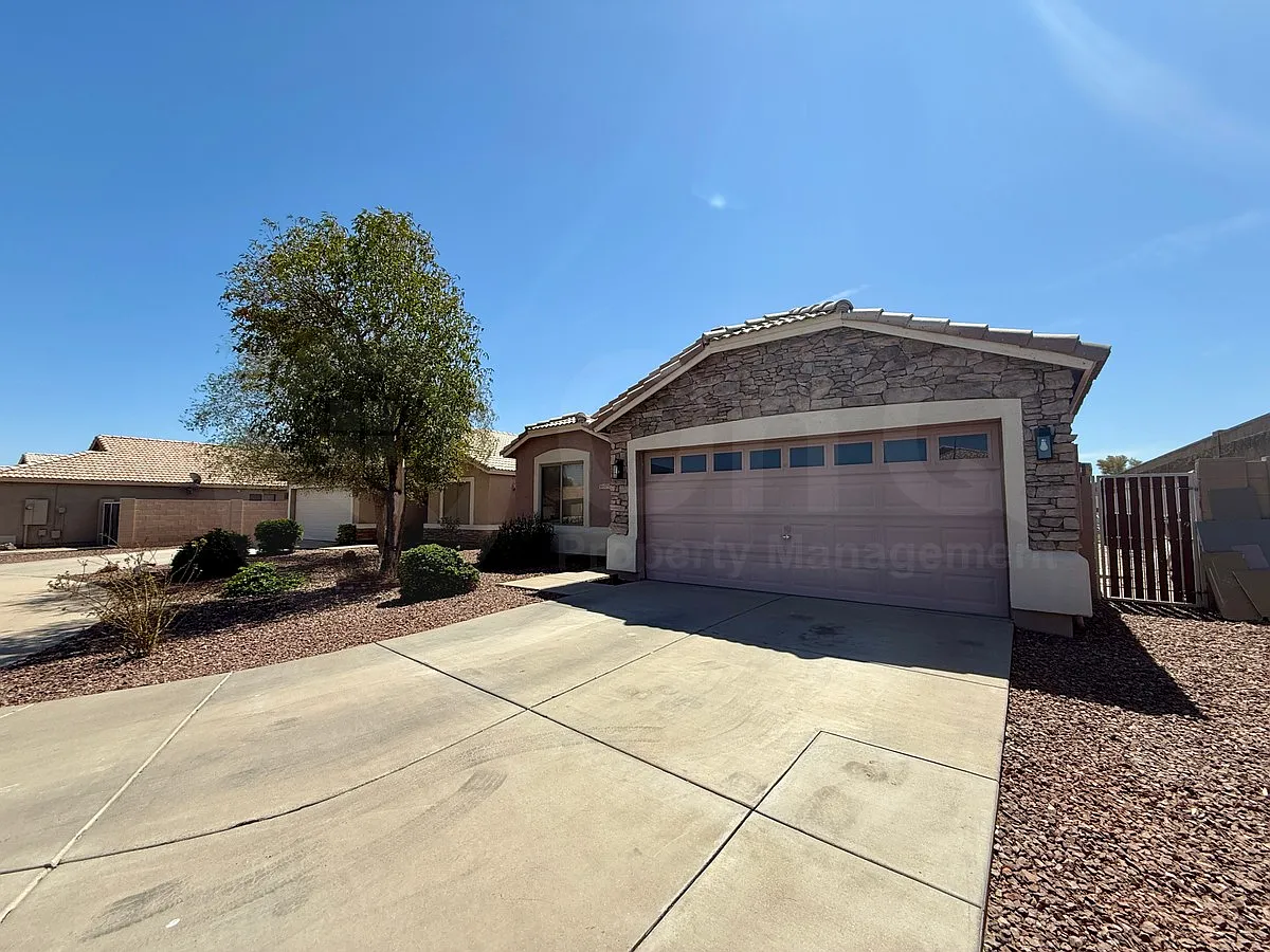 3 bed, 2.0 bath, 1516 sqft, $1,900 — Photo 2