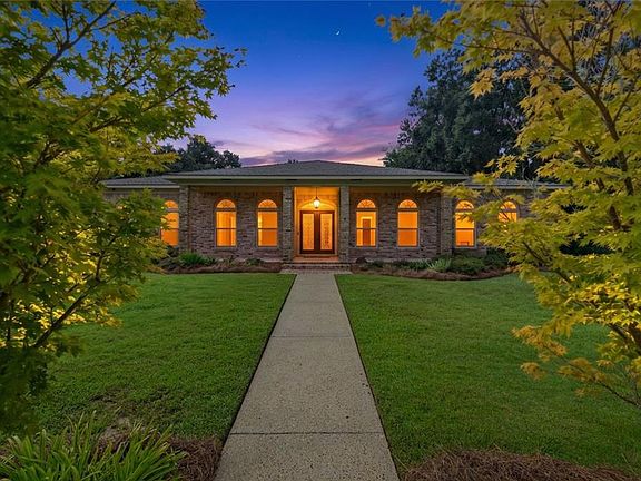2nd image of 5613 Regency Oaks Dr S