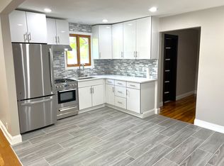 1001 154th St #2, Whitestone, NY 11357