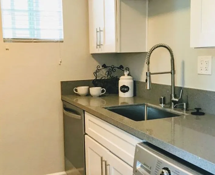 The Metro Apartments — Photo 2