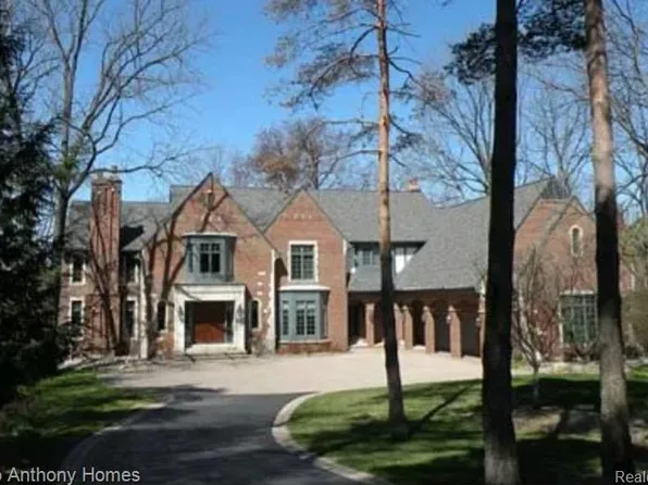 6476 Cornerstone Ln, Rochester Hills, MI 48306