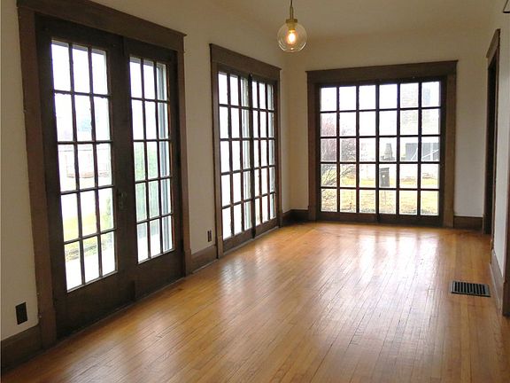 3rd image of 102 E Main St