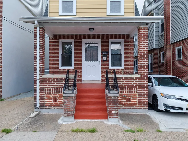 1604 Hamilton Ave — Photo 1