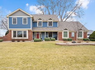 9S321 Chandelle Dr, Naperville, IL 60564