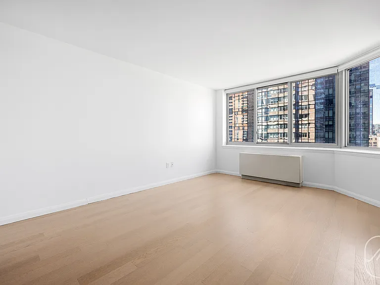 561 10th Ave #44G — Photo 3