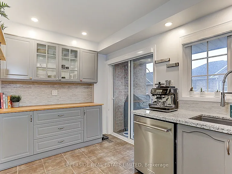 67 Birdstone Cres — Photo 24
