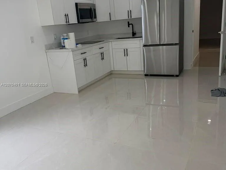 861 E 33rd St #1 — Photo 3