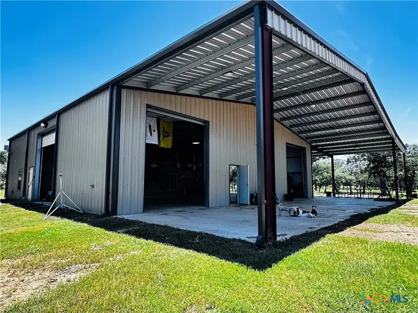 600 Rice Davis Rd, Yoakum, TX 77995