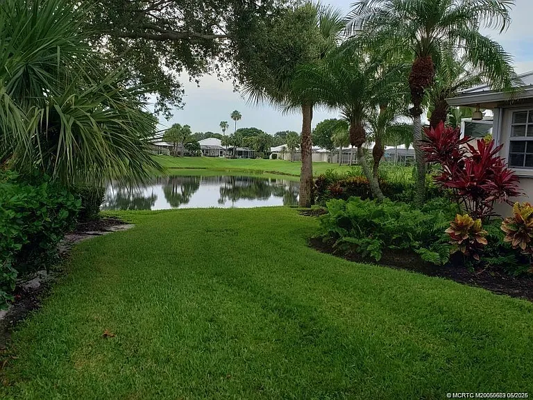 1652 SW Waterfall Blvd — Photo 2
