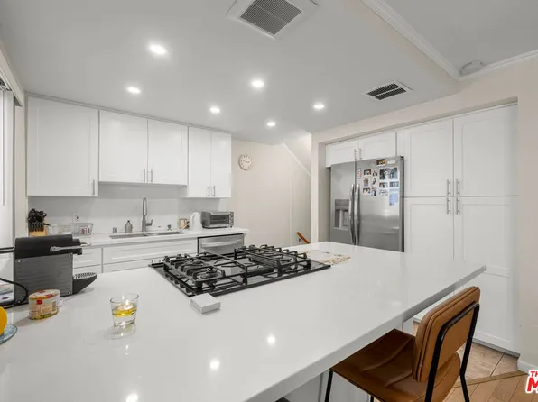 18333 Hatteras St Unit 20, Tarzana, CA 91356
