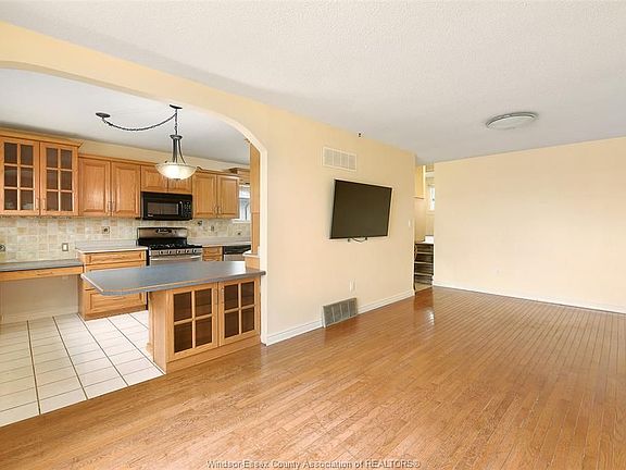 4th image of 3435 Forest Glade Dr